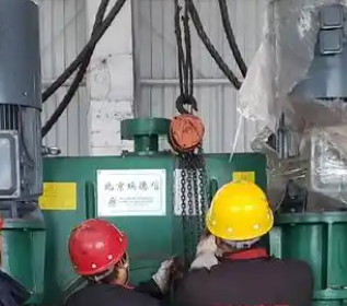 鋼鐵廠燒結機維修中的手拉葫蘆妙用
